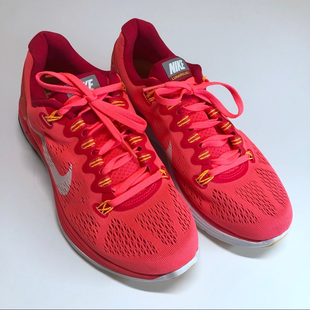 Nike • Fitsole Dynamic Support Sneakers